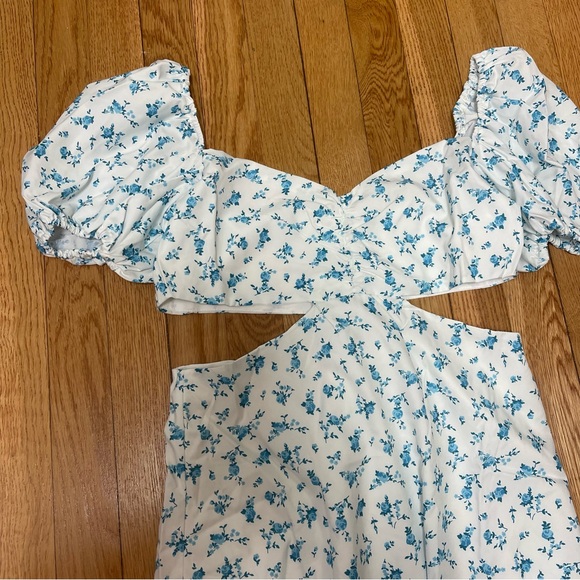 Floral Cutout Dress with Puff Sleeves - Picture 3 of 4